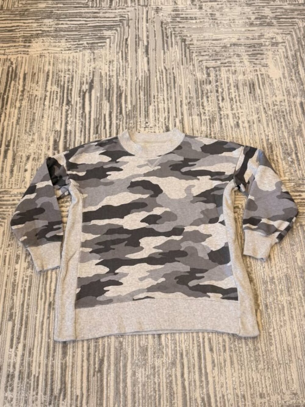 AERIE women's XS (Oversized) gray camo sweatshirt Retails $49.95